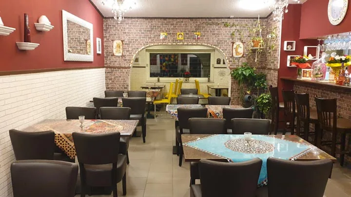Warmer Gastraum des persischen Restaurants PERSCHIA in Hannover